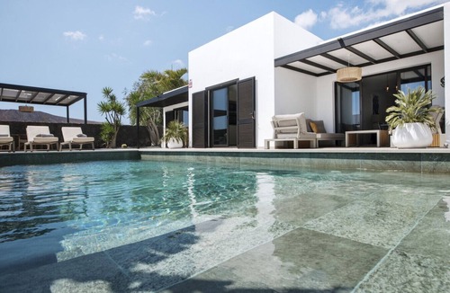 Playa Blanca House | Luxurious Villa Acebo 4 bed, 4 bath, Private pool