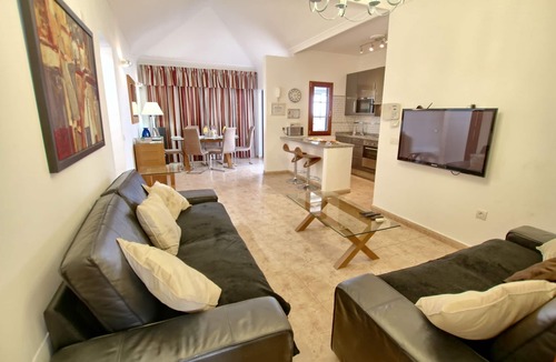 Puerto del Carmen Villa | Luxury 3 bed villa with h/pool h/tub free WiFi & full A/C.A short walk to beach