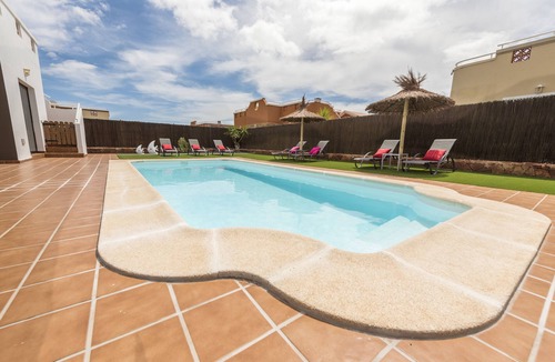 Caleta de Fuste Villa | Luxury 4-Bedroom Villa with Pool, Wi-Fi and Air Conditioning