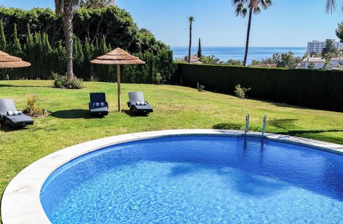 Torrequebrada Villa | Luxury 5BR Villa Benalmádena | Pool & Jacuzzi REF073