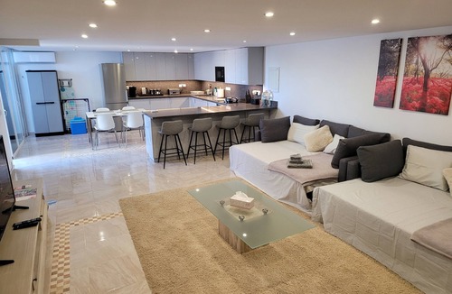 Puerto de la Duquesa Apartment | luxury apartments sea views with pool