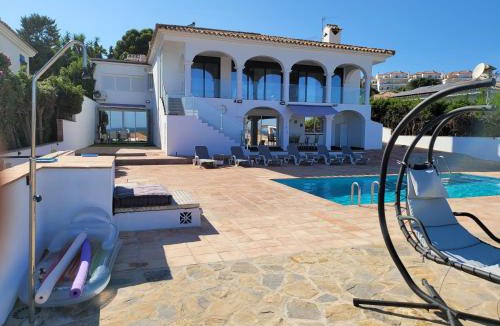 Puerto de la Duquesa Apartment | luxury apartments sea views with pool