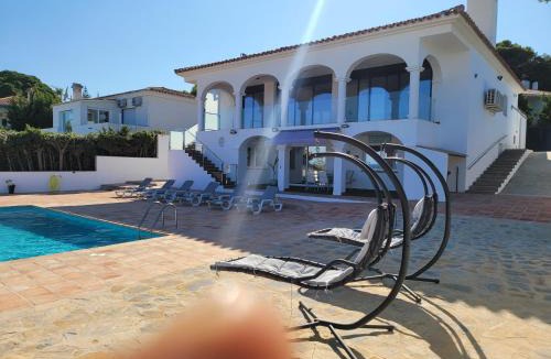 Puerto de la Duquesa Apartment | luxury apartments sea views with pool