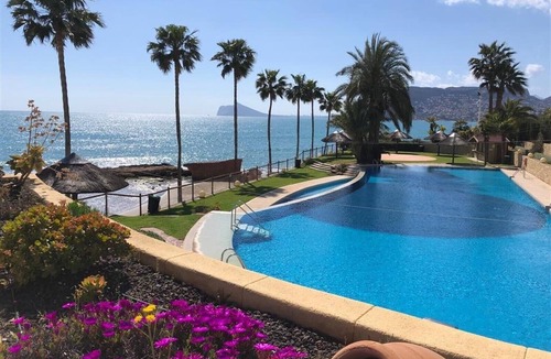 Calpe Apartment | Luxury beachfront apartment with sea views, pool, garden and Wi-Fi