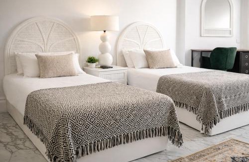 Nueva Andalucia Villa | Luxury Golf Front Villa Spa, Jacuzzi & Heated Pool