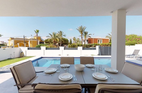 San Juan de Alicante Ski Chalet | Luxury Modern & Sunny Villa