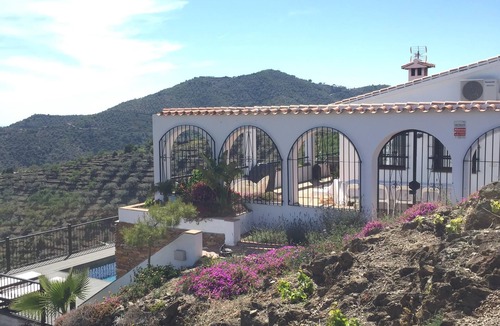 Arenas Villa | Luxury vacation villa for 8 with private pool, sea views Andalusia