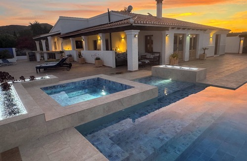 Bedar Villa | Luxury villa 5 bed 3 bath with infinity pool/hot tub, games area. Sleeps 10