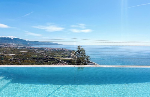 Nerja Villa | LUXURY VILLA. DISCOUNT FOR LONG STAYS. THE BEST VIEWS OF NERJA