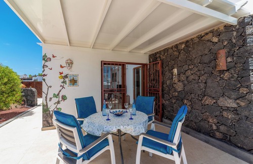 Los Pocillos Villa | Luxury villa near beach (2 bedr., 2 bathr.) with nature-inspired private pool
