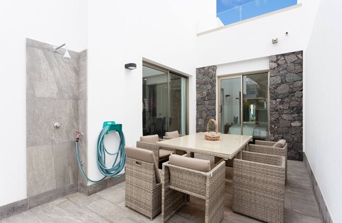 Los Cristianos Villa | Luxury Villa with Air Conditioning and Private Pool in Los Cristianos