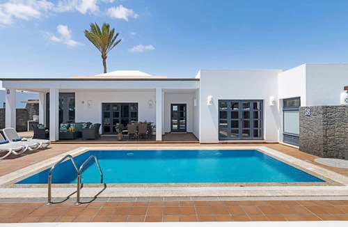 Playa Blanca Ski Chalet | Luxury villas Mamma Mía Villa A Parking & pool private