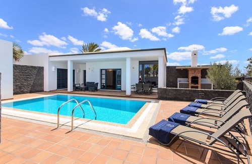 Playa Blanca Ski Chalet | Luxury villas Mamma Mía Villa A Parking & pool private
