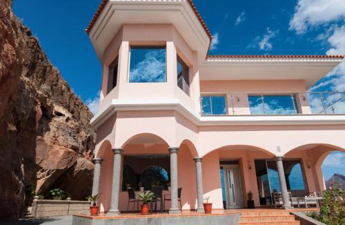 Monte Leon Villa | Majestic Monte Leon by VillaGranCanaria