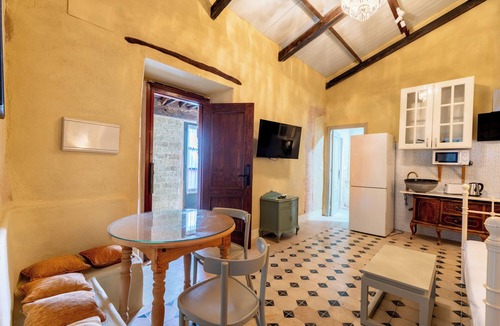 Cantillana Apartment | Mantonera Fernández Olavarrieta 5