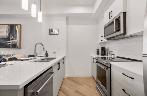 Springbank Hill Apartment | Minimum 6 Months » Fully Equipped Kitchen » AC