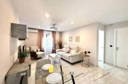 Centro Comercial Apartment | Mirador de Santa Marina Complete