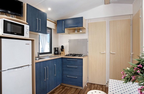 Brena y Marismas de Barbate Natural Park House | Mobile Home "Maria Marta" with Mountain View, Shared Pool & A/C