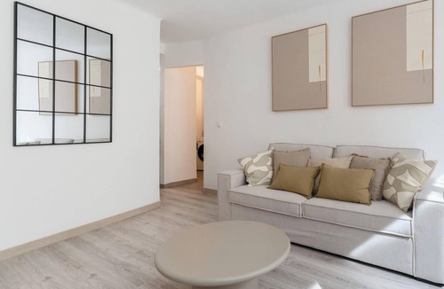 Lagunillas Apartment | Modern 2BR Apartment in Málaga Historic Centre – Walk Everywhere REF068