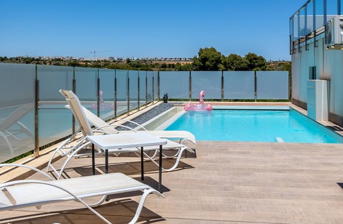 Dehesa de Campoamor Ski Chalet | Modern 5-bedrooms villa near the sea
