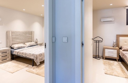 Dehesa de Campoamor Ski Chalet | Modern 5-bedrooms villa near the sea