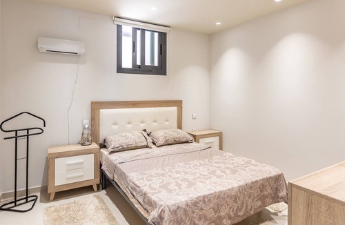 Dehesa de Campoamor Ski Chalet | Modern 5-bedrooms villa near the sea
