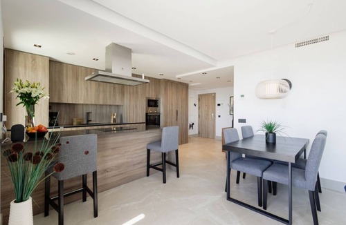 Istan Apartment | Modern penthouse near Puente Romano with sea views