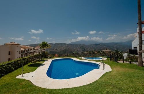 Istan Apartment | Modern Penthouse with Private Jacuzzi, Panoramic Sea and Lake Views - 8 min to Puente Romano