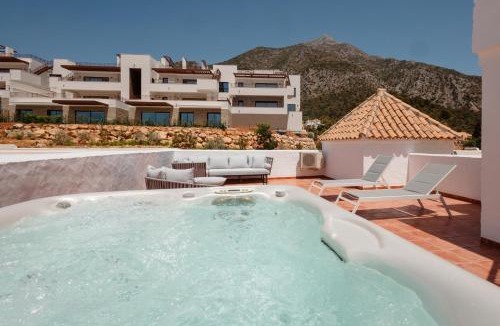 Istan Apartment | Modern Penthouse with Private Jacuzzi, Panoramic Sea and Lake Views - 8 min to Puente Romano