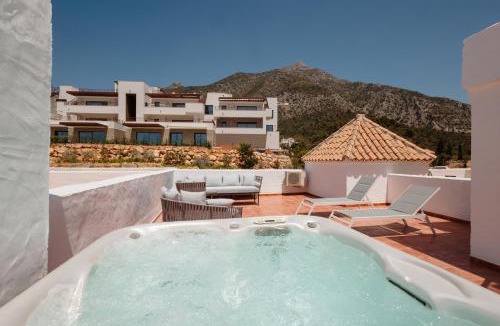 Istan Apartment | Modern Penthouse with Private Jacuzzi, Panoramic Sea and Lake Views - 8 min to Puente Romano