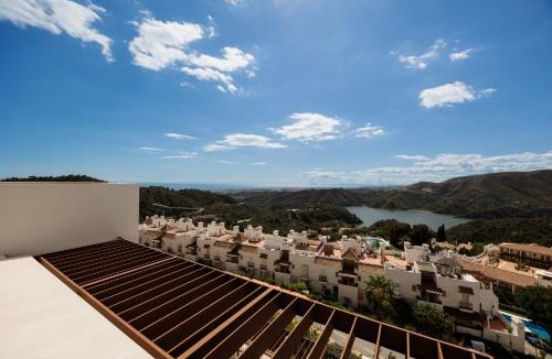 Istan Apartment | Modern penthouse with two terraces, jacuzzi and sea, lake and mountain views, in Almazara Hills
