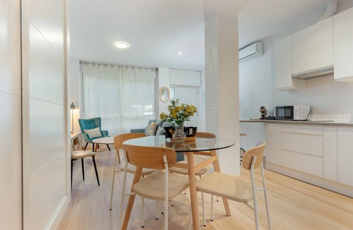Las Huertas Apartment | Modern Refurbished Apartment near Santa Justa – Fast Wi-Fi & Comfort