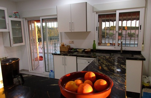 Catral Villa | Modern villa with large garden and close to the sea