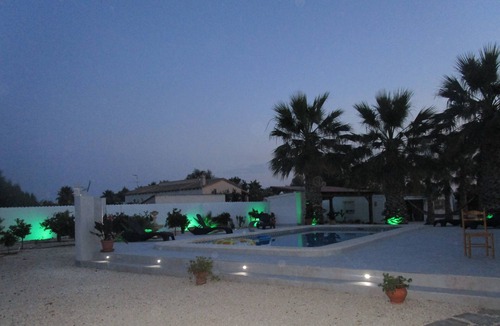 Catral Villa | Modern villa with large garden and close to the sea