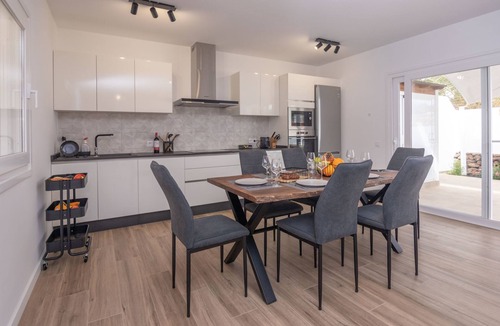 Villaverde House | Modernes und helles Ferienhaus direkt am Meer, mit zwei großen Terrassen, Garte by Interhome