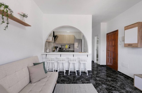 Santa Cruz de Tenerife Apartment | 'Momento Florida' Vacation with Sea Views, Balcony and Wi-Fi