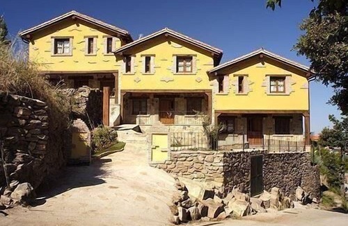 Casas del Monte House | Natural getaway in a cottage with garden and terrace