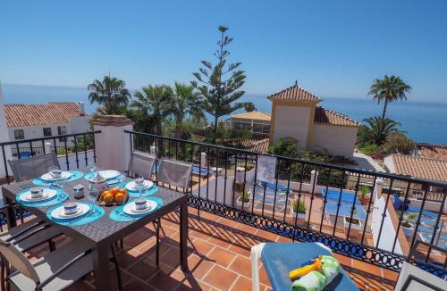 Chimenea Villa | Nerja Paradise Rentals - Villa Azalea