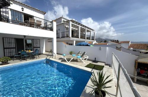 Chimenea Villa | Nerja Paradise Rentals - Villa Azalea