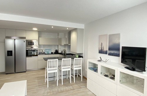 Salamanca Apartment | New, accessible apartment with pool !