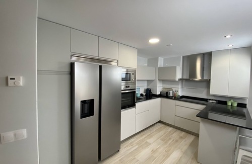 Salamanca Apartment | New, accessible apartment with pool !