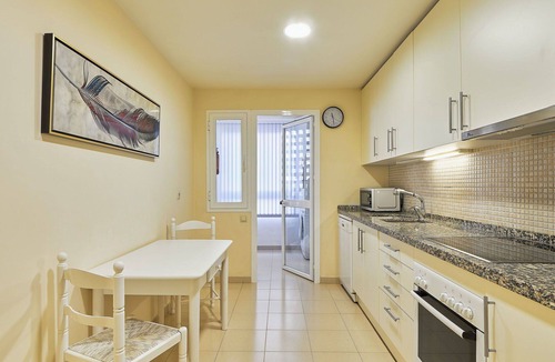 Benahavis Apartment | Nice apartment for 6 guests with pool, WIFI, A/C, TV, terrace and pets allowed