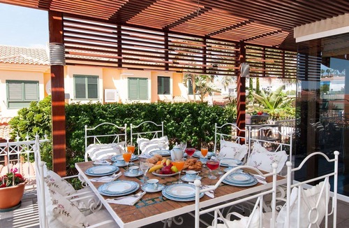 Sonnenland House | Nice apartment in villa for 12 people with WIFI, private pool, TV and patio