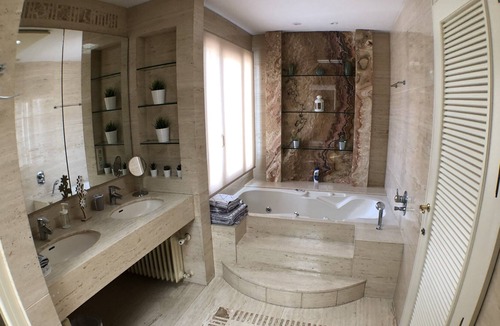 Elche Ski Chalet | Nice modern villa, with six bedrooms and five bathrooms. With pool and jacuzzi