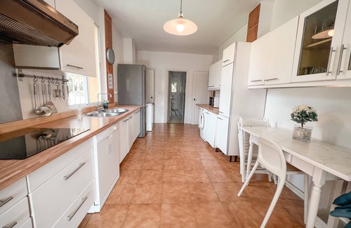 Marbella Villa | Nice Villa in Nueva Andalucia with Mountain View, Pool, Wi-Fi, A/C, Terraces & Garden