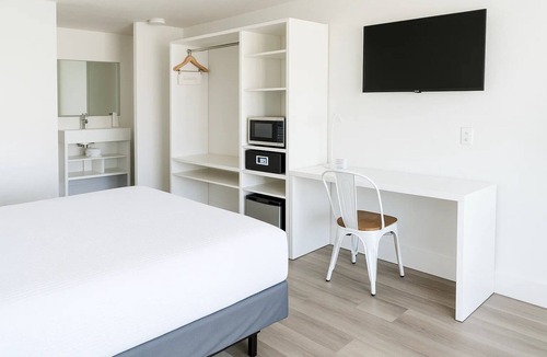 Dock Junction Hotel | Oneway Brunswick