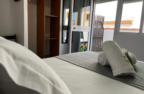 La Trinidad-San Juan y Todos los Santos Hostel | Orfebre Góngora