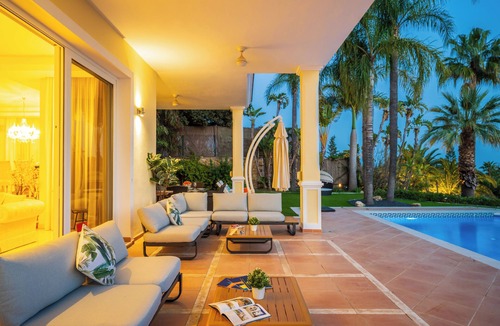 Urbanizacion el Rosario Villa | Panoramic Sea Views Luxury 5-Bed Villa with Heated Pool & Gym in Marbella