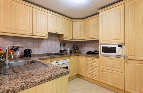 Urbanizacion Pinos Verdes Apartment | Pass the Keys | Charming Andalusian Ground Floor with Patio