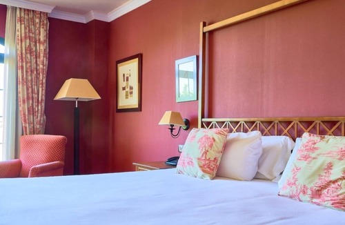 Cebreros Hotel | Peaceful Ávila Stay – Sophisticated Country Charm with On-Site Dining